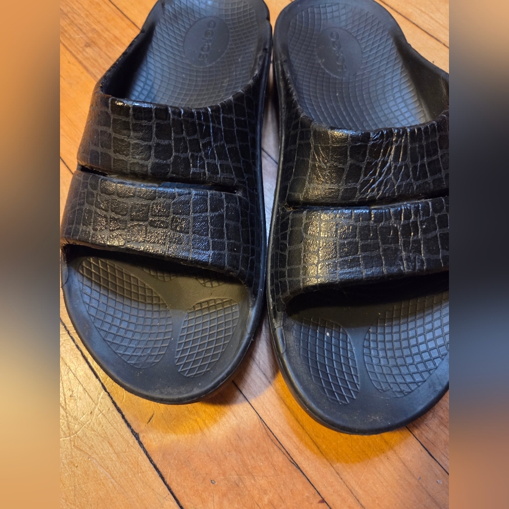 OOFOS - OOahh Luxe Slidel - Black Gator Black Gator W10 M8 Eu41